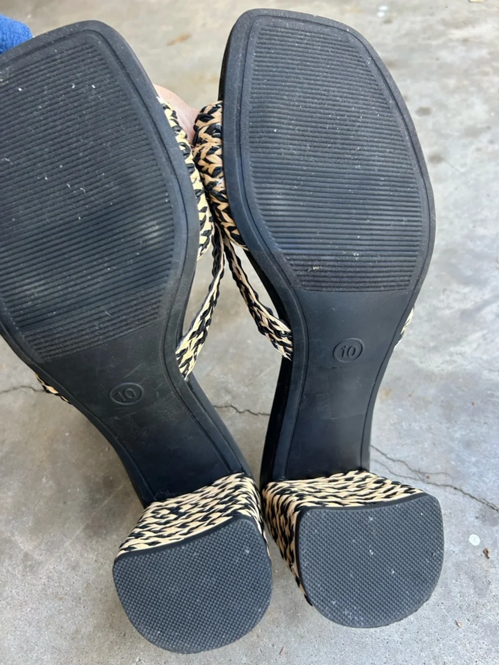 Universal Thread Heels - Picture 5 of 7
